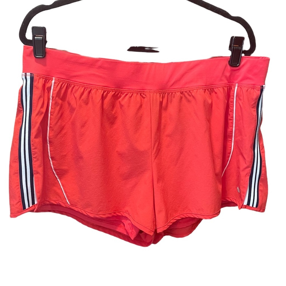 Avia‎ woman’s athletic shorts, red with Black/white stripes on the side XXL(20)